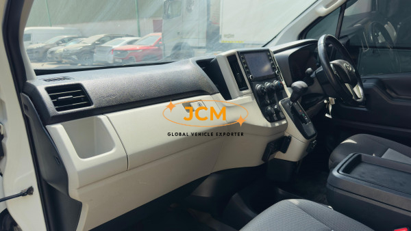 
								12 Seaters 2021 TOYOTA HIACE full									