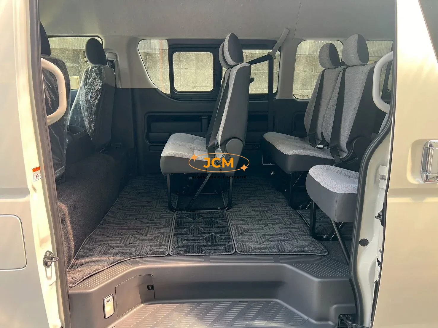 
2025 Toyota Hiace Commuter 2.8 GL Diesel Turbo – 14-Seater full									
