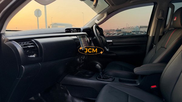 
								Toyota Hilux 2020 full									