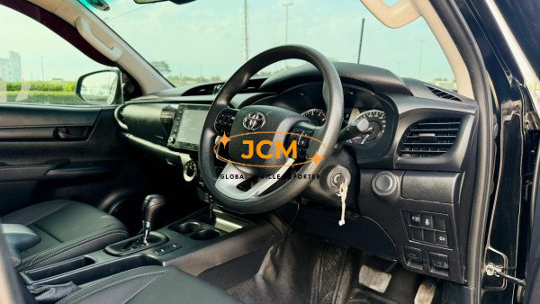 
								2022 TOYOTA HILUX 2.8 4WD full									