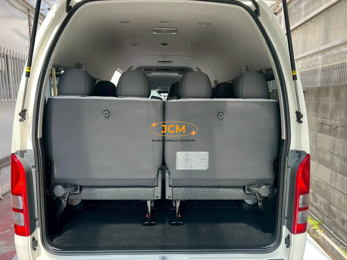 2025 Toyota Hiace Commuter 2.8 GL Diesel Turbo – 14-Seater