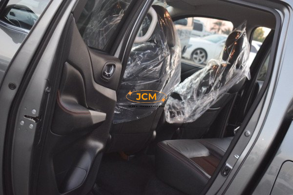 
								Nissan Navara 2020 full									