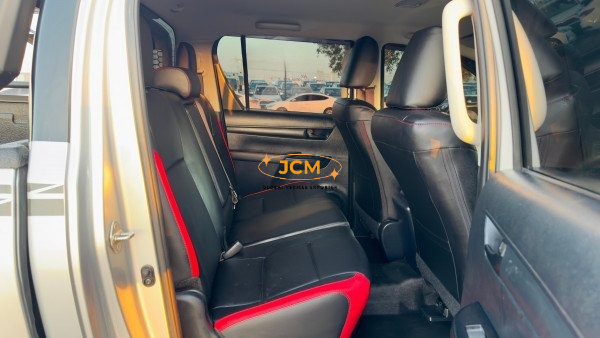 
								Toyota Hilux 2020 full									