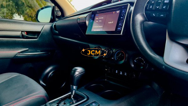 
								Toyota Hilux 2020 full									