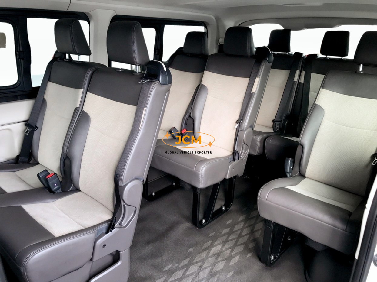
								2024 Toyota Quantum 2.8 GL RHD 11 Seater full									