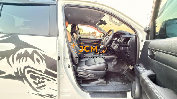
								2022 TOYOTA HILUX 2.8 4WD full									