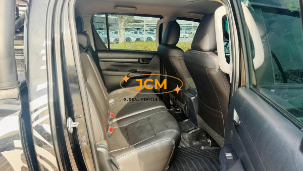 
								2022 TOYOTA HILUX 2.8 4WD full									