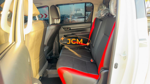 
								2024 TOYOTA HILUX 2.8 4WD full									