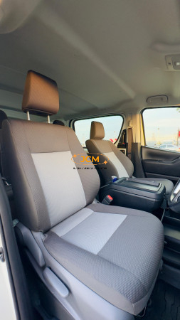 
								10 Seaters Toyota Hiace 2022 full									