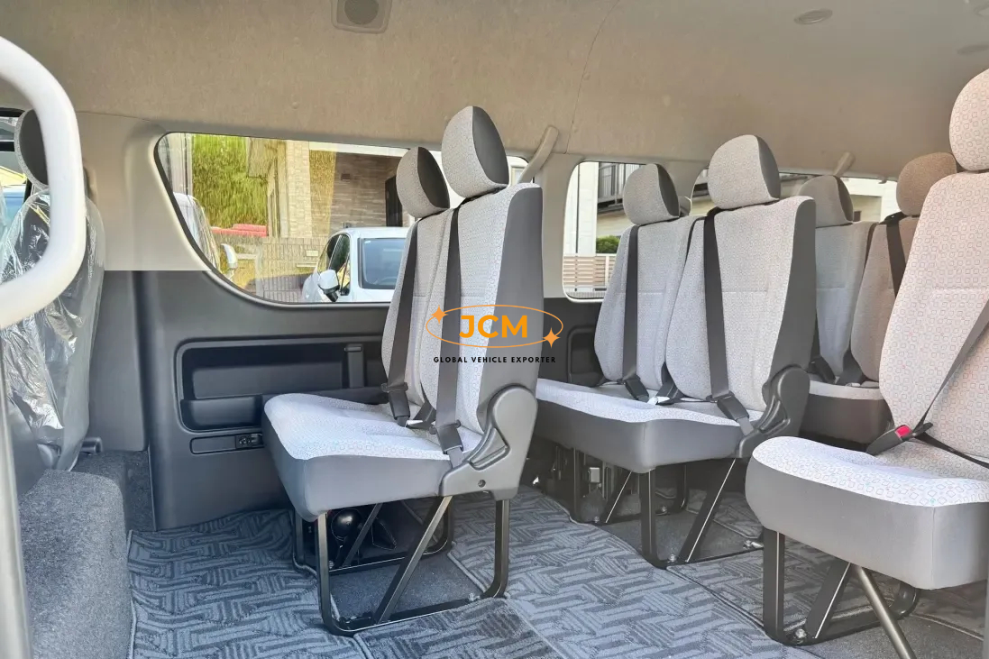 
Toyota Hiace Commuter  GL ( 14 SEATER ) full									