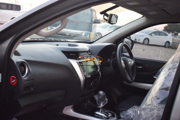 
								Nissan Navara 2020 full									