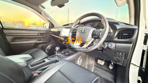 
								2022 TOYOTA HILUX 2.8 4WD full									