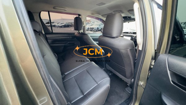 
								2023 TOYOTA HILUX 2.8 4WD full									
