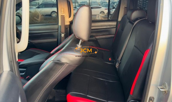 
								Toyota Hilux 2020 full									