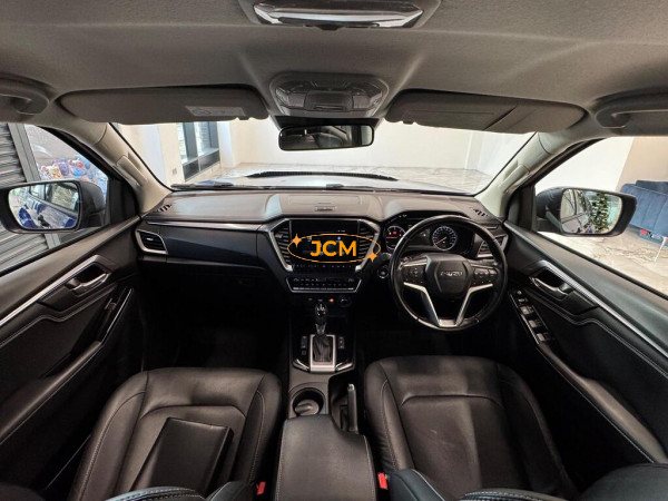 
								2023 ISUZU D-MAX full									