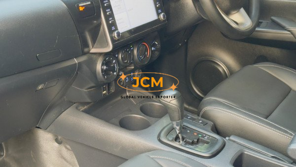 
								2023 TOYOTA HILUX 2.8 4WD full									