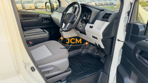 
								10 Seaters Toyota Hiace 2022 full									