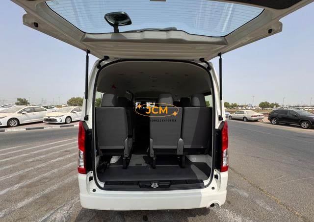 
								2025 TOYOTA HIACE COMMUTER 15 Seaters full									