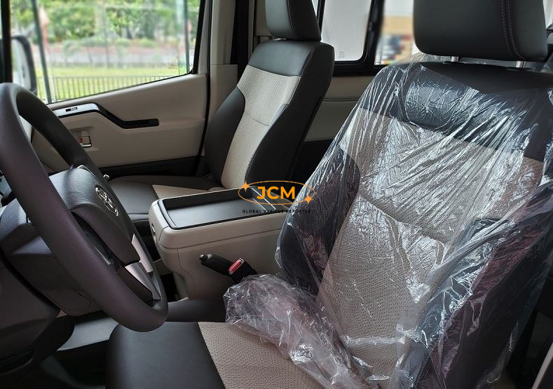 
								2020 Toyota Hiace GL Grandia Tourer LHD 10 Seats full									