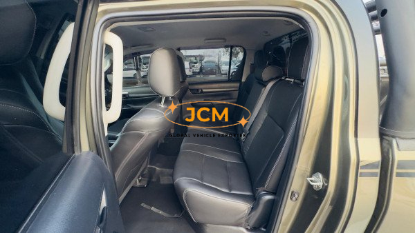 
								2023 TOYOTA HILUX 2.8 4WD full									