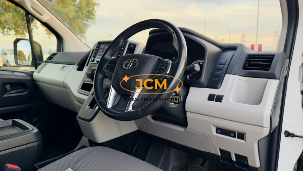 
								10 Seaters Toyota Hiace 2022 full									
