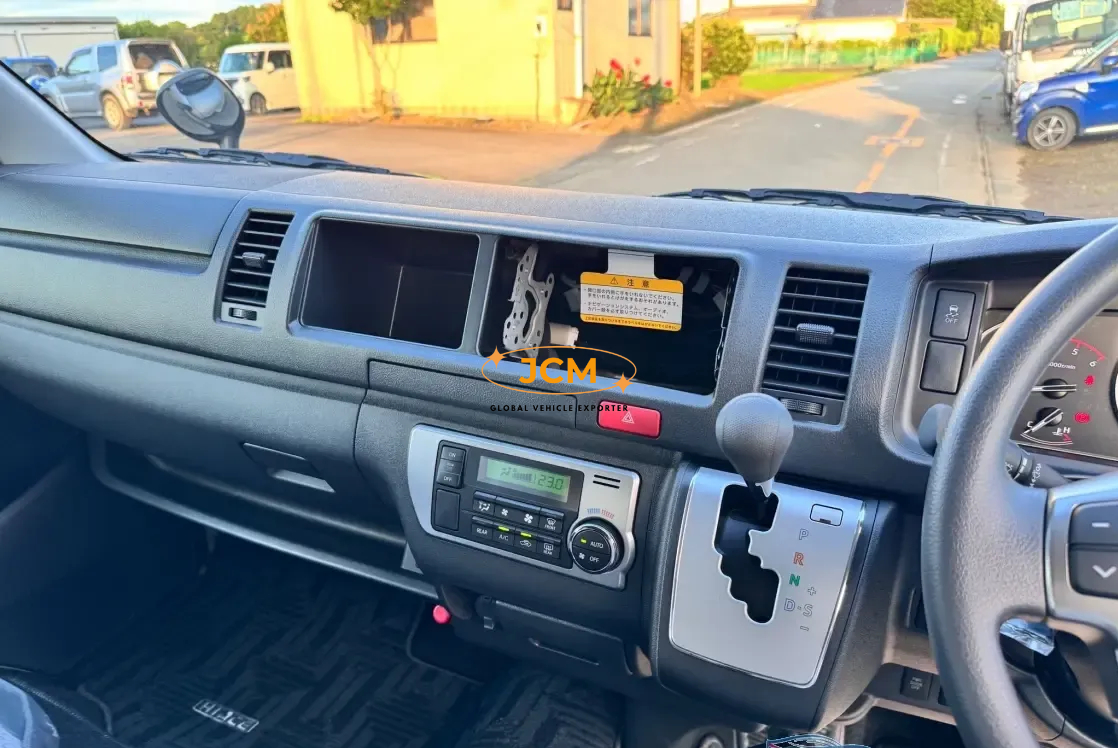 
Toyota Hiace Commuter  GL ( 14 SEATER ) full									