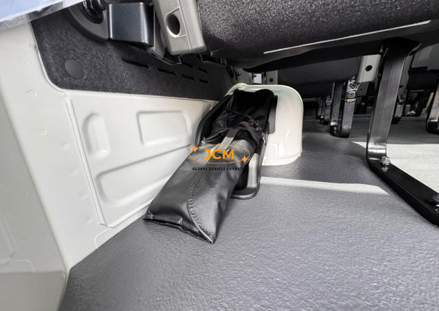 
								2025 TOYOTA HIACE COMMUTER 15 Seaters full									