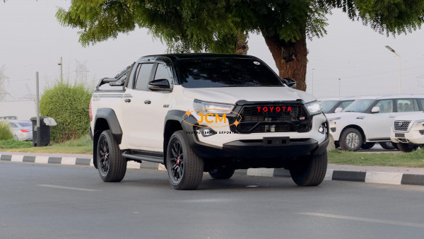 
								Toyota Hilux 2022 full									