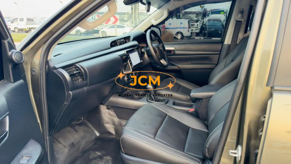 
								2023 TOYOTA HILUX 2.8 4WD full									