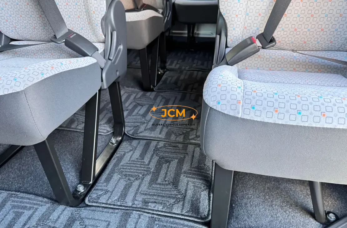 
Toyota Hiace Commuter  GL ( 14 SEATER ) full									