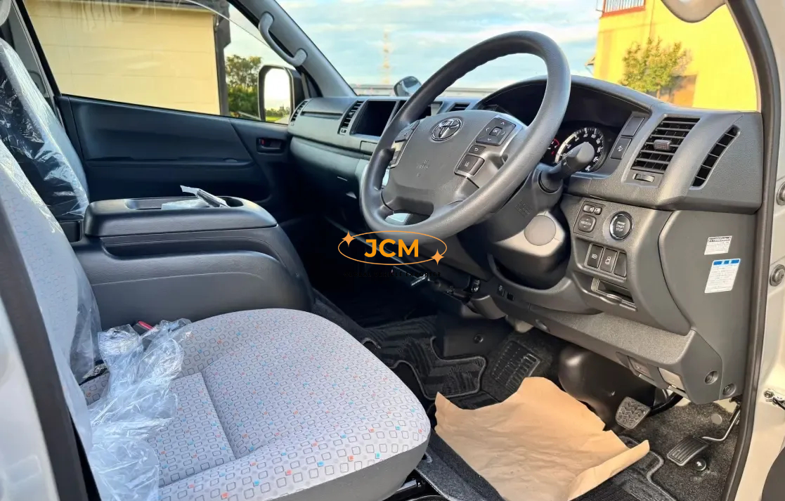 
Toyota Hiace Commuter  GL ( 14 SEATER ) full									