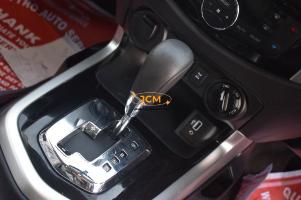 
								Nissan Navara 2020 full									