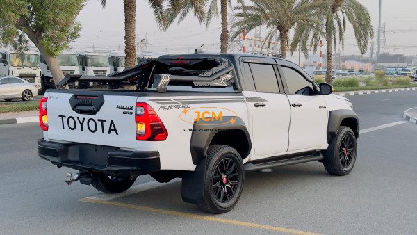 
								Toyota Hilux 2022 full									