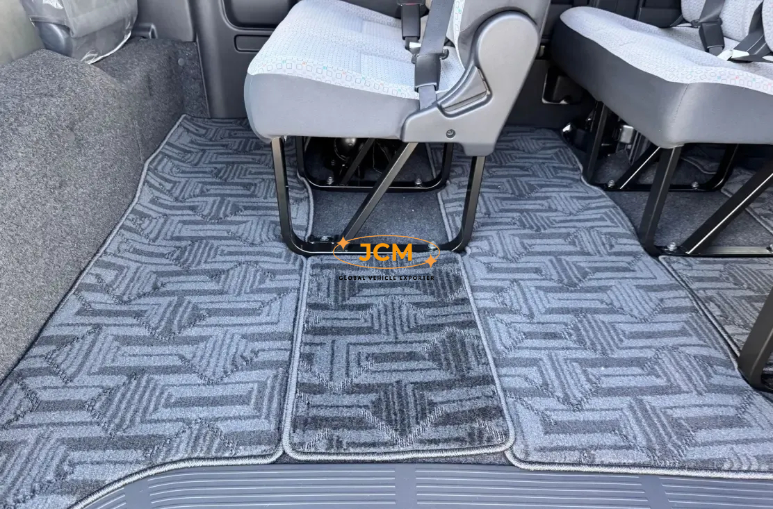 
Toyota Hiace Commuter  GL ( 14 SEATER ) full									