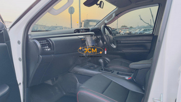 
								Toyota Hilux 2022 full									