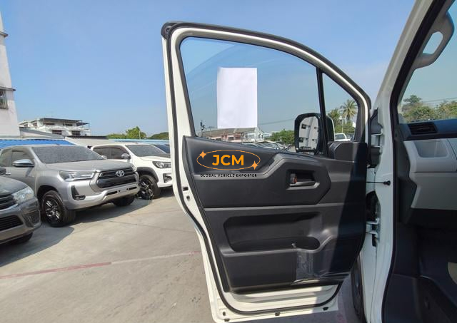 
2026 TOYOTA HIACE COMMUTER 2.8 AT 14 Seaters full									