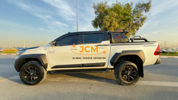 
								2024 TOYOTA HILUX 2.8 4WD full									