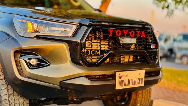 
								Toyota Hilux 2020 full									