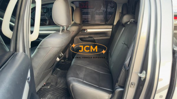 
								2020 TOYOTA HILUX 2.8 4WD full									