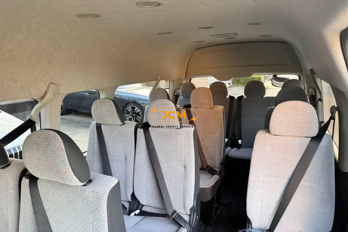 
Toyota Hiace Commuter  GL ( 14 SEATER ) full									