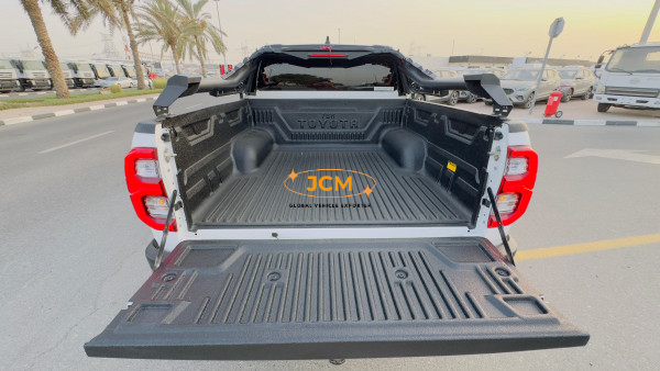 
								Toyota Hilux 2022 full									
