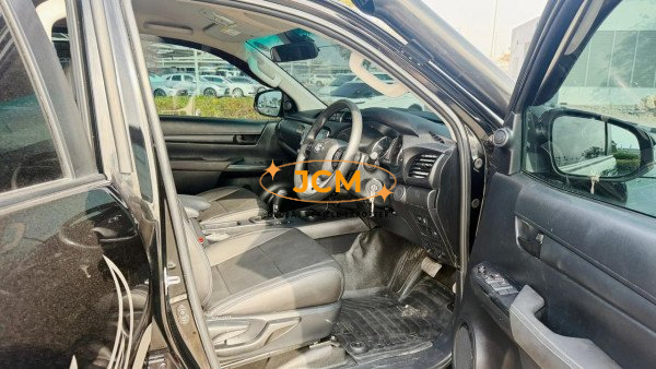 
								2022 TOYOTA HILUX 2.8 4WD full									