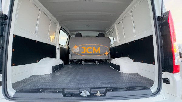 
								10 Seaters Toyota Hiace 2022 full									