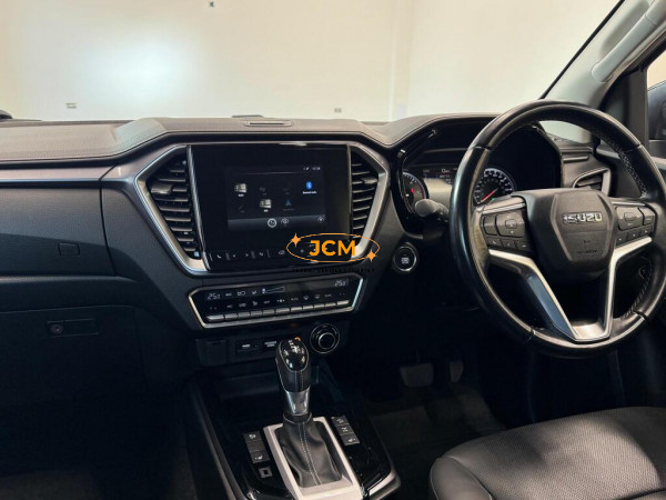 
								2023 ISUZU D-MAX full									