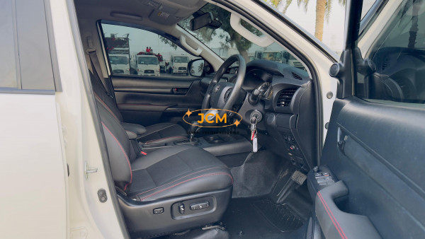 
								Toyota Hilux 2022 full									