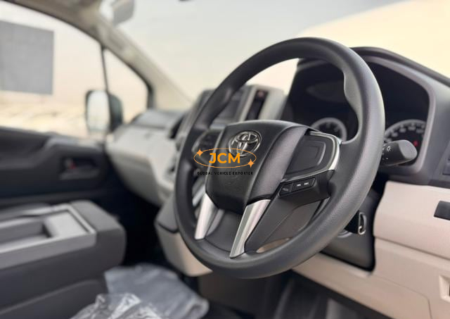 
								2025 TOYOTA HIACE COMMUTER 15 Seaters full									