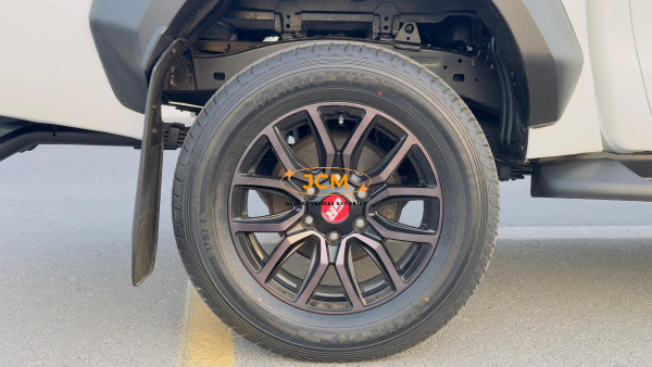 
								Toyota Hilux 2022 full									