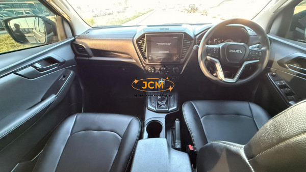 
								2024 ISUZU D-MAX full									