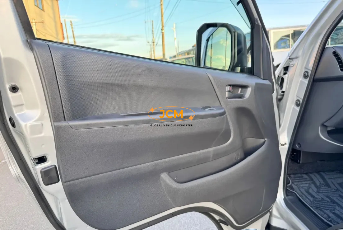 
Toyota Hiace Commuter  GL ( 14 SEATER ) full									