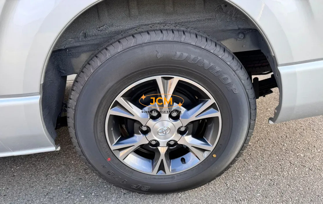 
Toyota Hiace Commuter  GL ( 14 SEATER ) full									